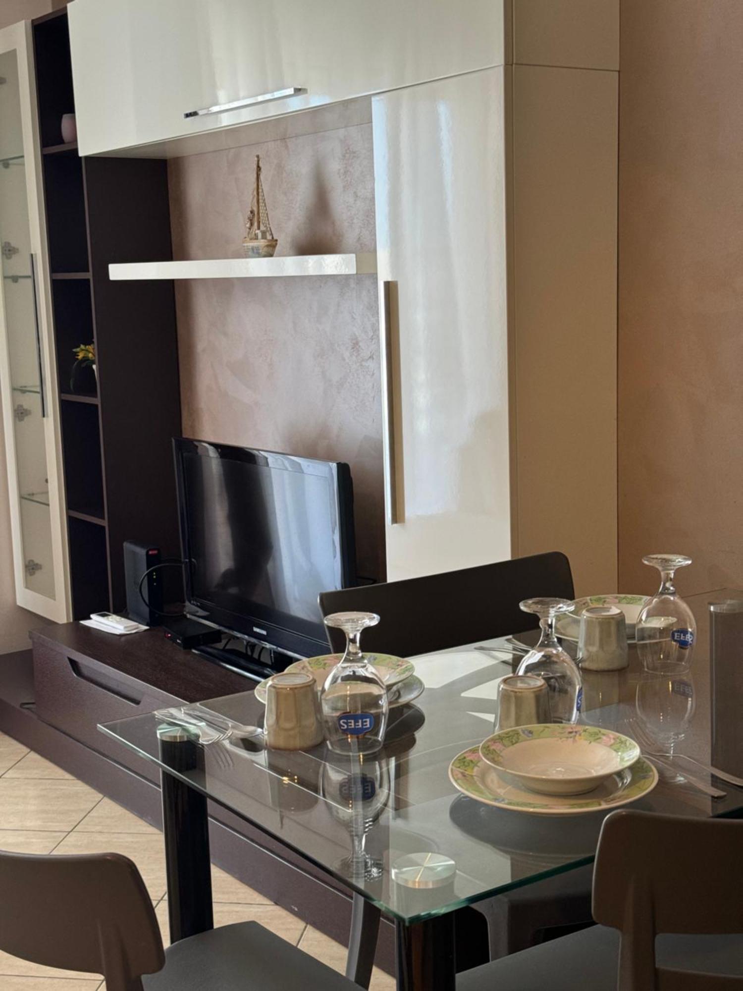 Elegant Apartment In Lungomare - N 23 Vlora Kültér fotó